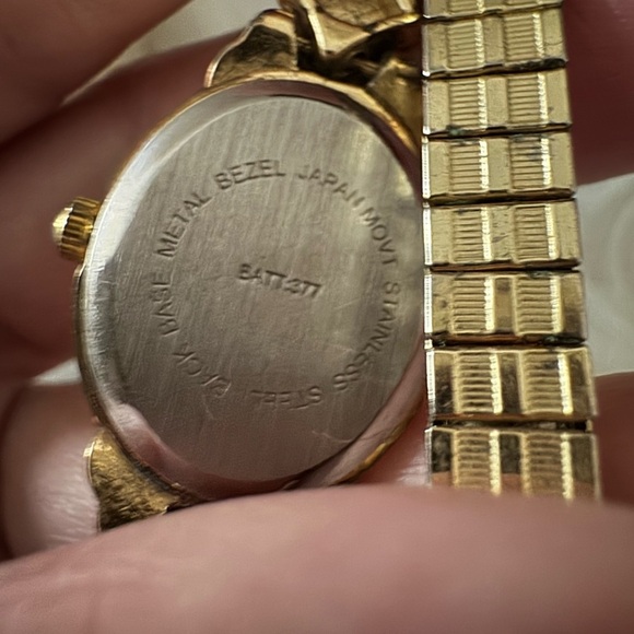 Bezel Japan Silver Quartz Watch - Picture 4 of 4